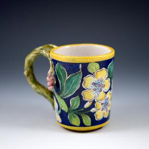 Boccale con decoro floreale